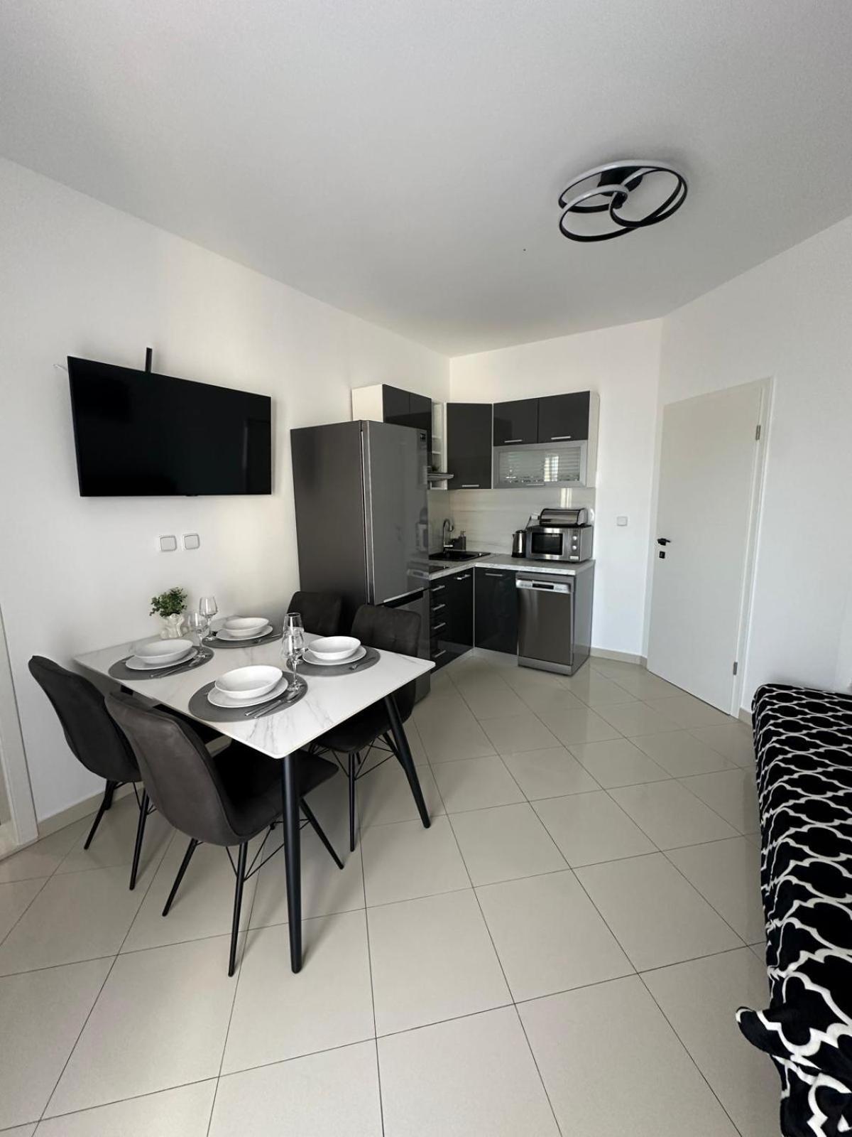 Apartments Villa Sunce Dugi Rat Exteriér fotografie